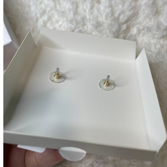 BaubleBar Boo Hoo Don’t Cry Dancing Ghost Pearl Halloween Earrings NEW White - Picture 7 of 9